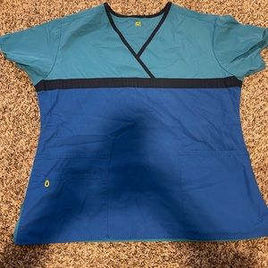 wonder Wink scrub top